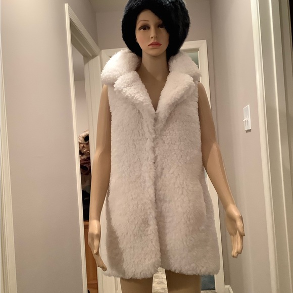 New Directions White Faux Fur Sherpa Teddy Vest Size S/M - Picture 2 of 16